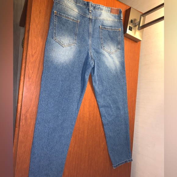 Denim Indigo light blue boyfriend jeans with sewed holographic glitter stars. - Picture 3 of 4